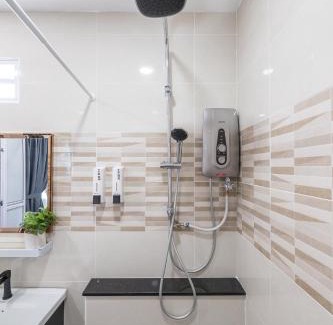 Taman Teh Teng Seng House | IPOH CAIP TownHouse UpperUnit 4R3B Ipoh Tambun 10Pax by Luvit Stay