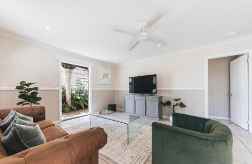 Eastern Heights House | Ipswich Central Colonial 4&2 house + 2&1 apartment