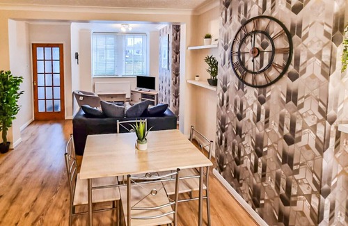 Ipswich House | * Ipswich Suffolk Contractor Holiday Short Stay *