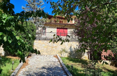 Kertezi House | Irene's Cottage House