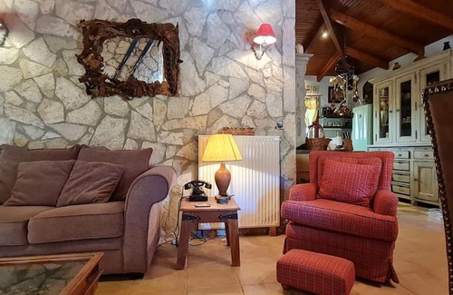 Kertezi House | Irene's Cottage House