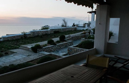 Nea Cryssi Akti Villa | Irene's View Villa five · House with swimming pool near Pounda
