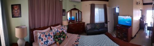 Caribbean Estates House | Irie HideAway - Private Studio in Gated Community -Caribbean Estates, Portmore