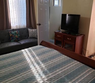 Caribbean Estates House | Irie HideAway - Private Studio in Gated Community -Caribbean Estates, Portmore