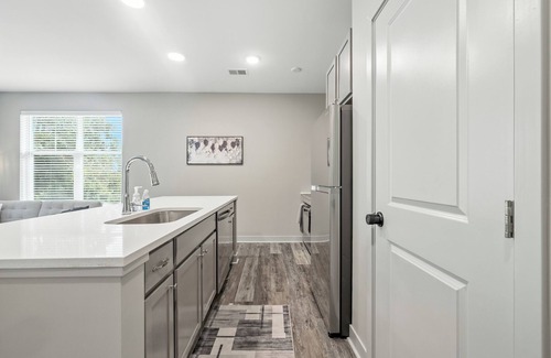 Whitestown Apartment | IRIE Living-Divine Kg 2Bd+Gym+Pool, BRAND New!