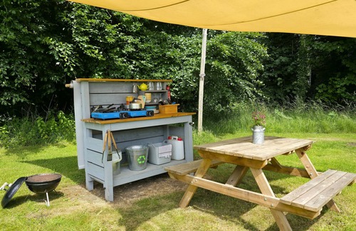 Swannington Cabin | Iris, peaceful and hidden away in rural Norfolk amongst wild flowers.