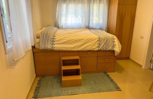 Mevaseret Zion Apartment | Iris privet room