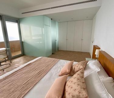 Atlanterra Bed & Breakfast | Iris Zahara