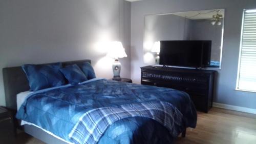 Poinciana House | Irises House - private room in home