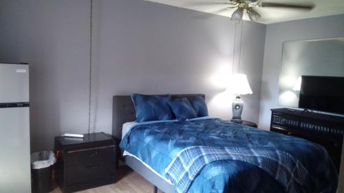 Poinciana House | Irises House - private room in home