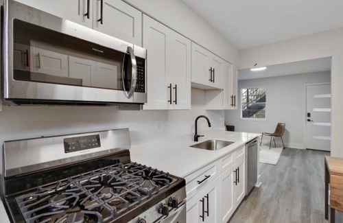 Irish Channel Apartment | Irish Channel Charm. Cozy, Convienent, and Charming. Pet-Friendly!