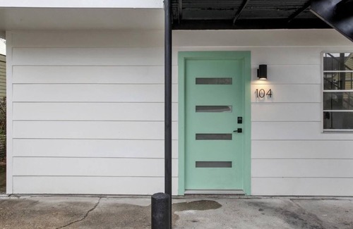Irish Channel Apartment | Irish Channel Charm. Cozy, Convienent, and Charming. Pet-Friendly!