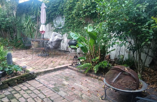 Irish Channel Cottage | Irish channel gem, one block off Magazine Street, 40%off month long stays