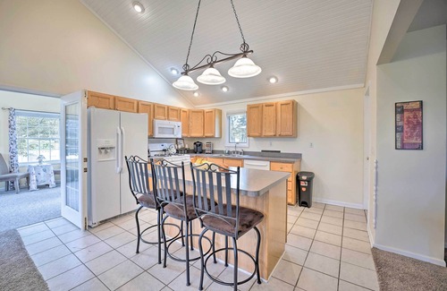 Onsted House | Irish Hills Farmhouse w/Furnished Deck & Playset