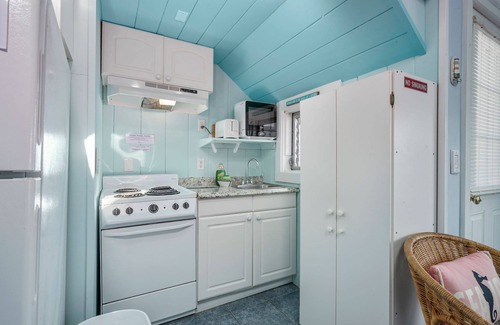 Yarmouth Cottage | Irish Mist is your charming beachside retreat on Nantucket Sound