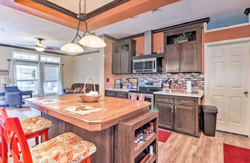 Milledgeville House | 'Irish Rover' Lake Home w/Yard Bar & Dock!