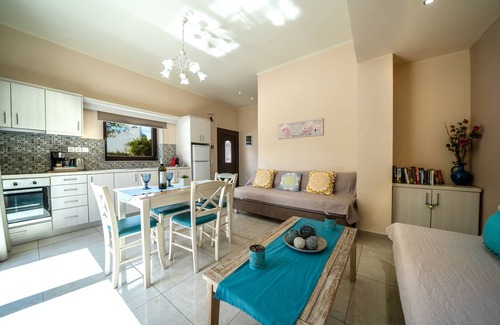 Nea Chora Apartment | Iro Boutique Home 1: perfect location steps from the sandy beach in Chania town