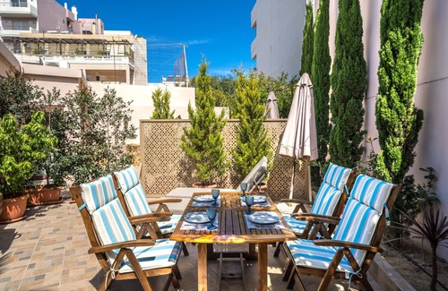 Nea Chora Apartment | Iro Boutique Home 1: perfect location steps from the sandy beach in Chania town