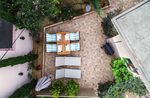 Nea Chora Apartment | Iro Boutique Home 1: perfect location steps from the sandy beach in Chania town
