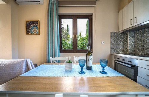 Nea Chora Apartment | Iro Boutique Home 2: just steps from the SANDY BEACH & CHANIA old town