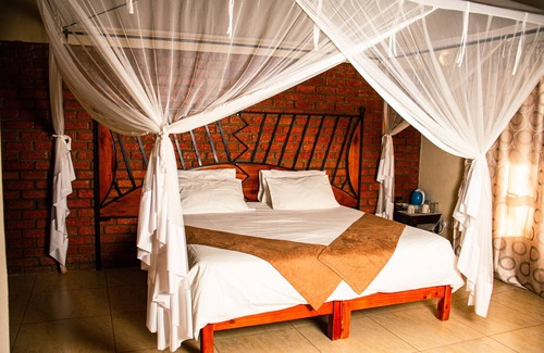 Victoria Falls Bed & Breakfast | iroCK Lodge