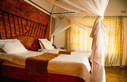 Victoria Falls Bed & Breakfast | iroCK Lodge