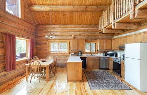 Stanley Cabin | Iron Creek Log Home - The Perfect 'Cabin In The Woods'