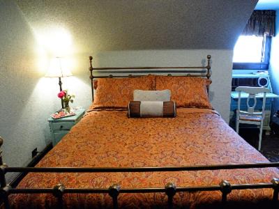Granbury Bed & Breakfast | Iron Horse Inn