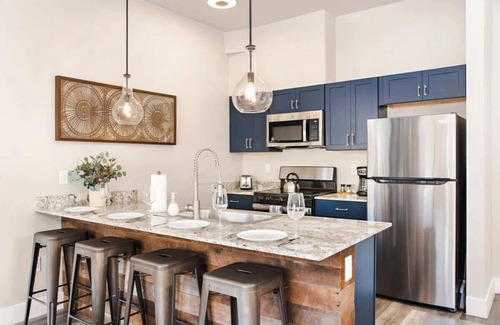 Glenwood Springs Condo | Iron Mt Hot Spgs Condo #209 | Mtn Views | Sleeps 4