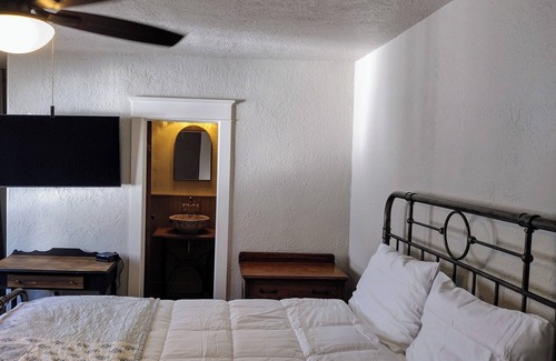 Chama Hotel | Iron Rail Inn