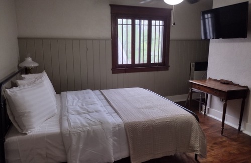 Chama Hotel | Iron Rail Inn