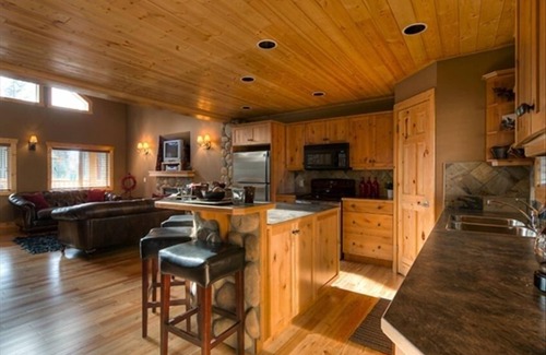 East Kootenay Ski Chalet | Iron Ring Log Chalet, Stay 3 nights, pay for 2 nights, Hot Springs Passes Incl.