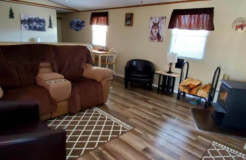 Eagle Nest House | Iron Wolf nestled in the Sangre de Cristo Mtns...Ski/Hike/Fish/Hunt Casita