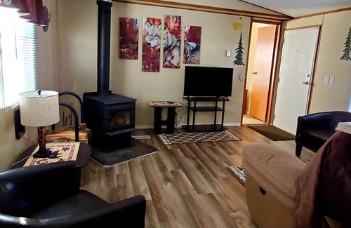 Eagle Nest House | Iron Wolf nestled in the Sangre de Cristo Mtns...Ski/Hike/Fish/Hunt Casita