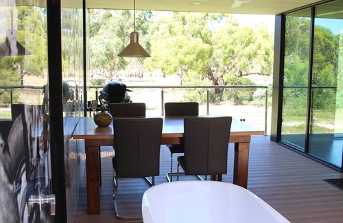 Hindmarsh Valley Cabin | Ironbark Luxury Retreat at Softfoot Alpaca Farm in Victor Harbor
