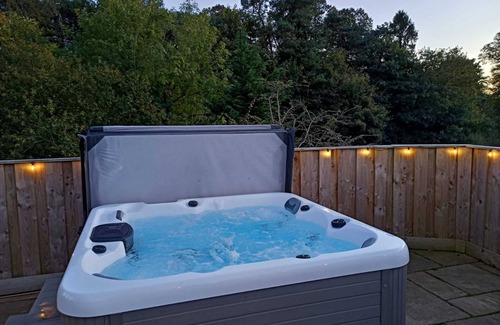 Buildwas House | Ironbridge Hot tub home from home