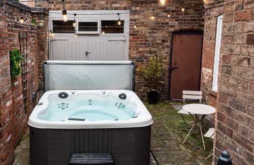 Coalbrookdale House | Ironbridge Riverside Hot Tub Retreat