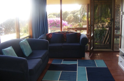 Ironstone House | Ironstone Cottage- Pet & Family Friendly!