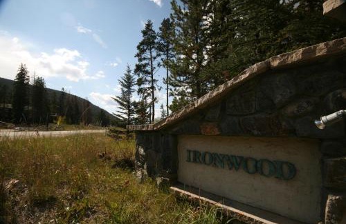 Mountain House House | Ironwood 2993 by SummitCove Lodging