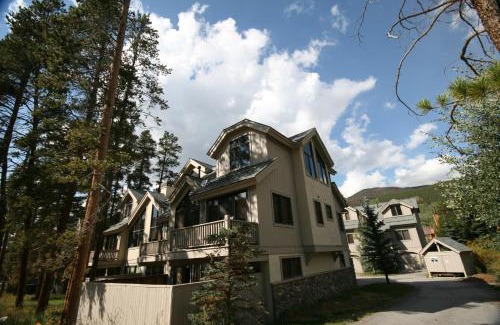 Mountain House House | Ironwood 2993 by SummitCove Lodging