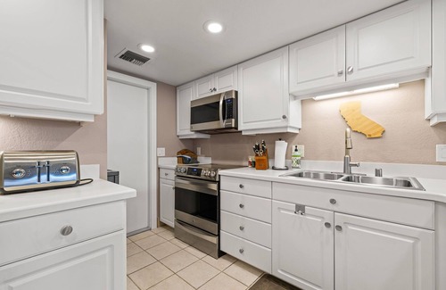Palm Desert Condo | Ironwood Country Club Charming 2-bedroom condo in Palm Desert Pet Friendly