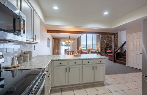 Lake Placid Condo | Iroquois Lodge u6 - Mountain View/walk to main st.