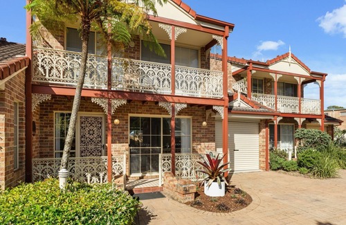 Huskisson House | Irrilassa by the Beach by Experience Jervis Bay
