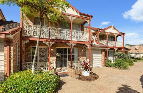Huskisson House | Irrilassa by the Beach by Experience Jervis Bay