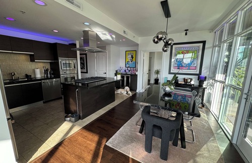 Irvine Business Complex Condo | Irvine 2-bedroom condo in luxury high-rise with full amenities