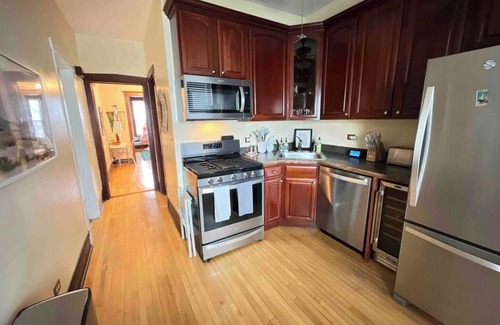 Irving Park House | Irving Park/Avondale Updated Vintage Top Unit in 2-Flat