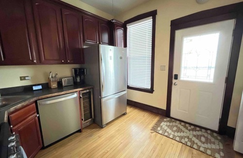 Irving Park House | Irving Park/Avondale Updated Vintage Top Unit in 2-Flat