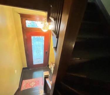 Irving Park Apartment | Irving Park updated vintage top unit 2-flat