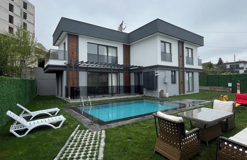 Masukiye Villa | Isıtmalı Havuzlu -KARTEPE- Lüks Villa
