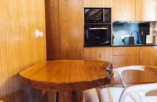 Sortelha House | is a cosy one-bedroom accommodation unit with 21 m2